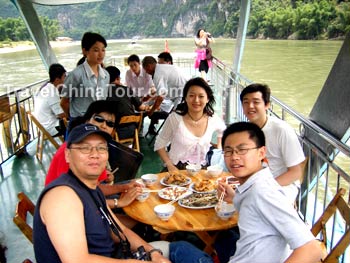 Li jiang cruise lunch
